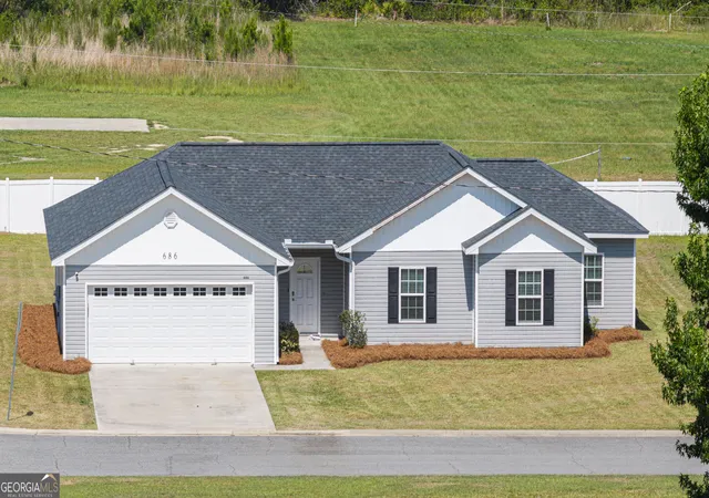 4th image of 686 Lakeside Cir, Baxley, GA 31513 | MLS# 10812815