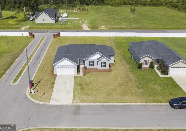 5th image of 686 Lakeside Cir, Baxley, GA 31513 | MLS# 10812815