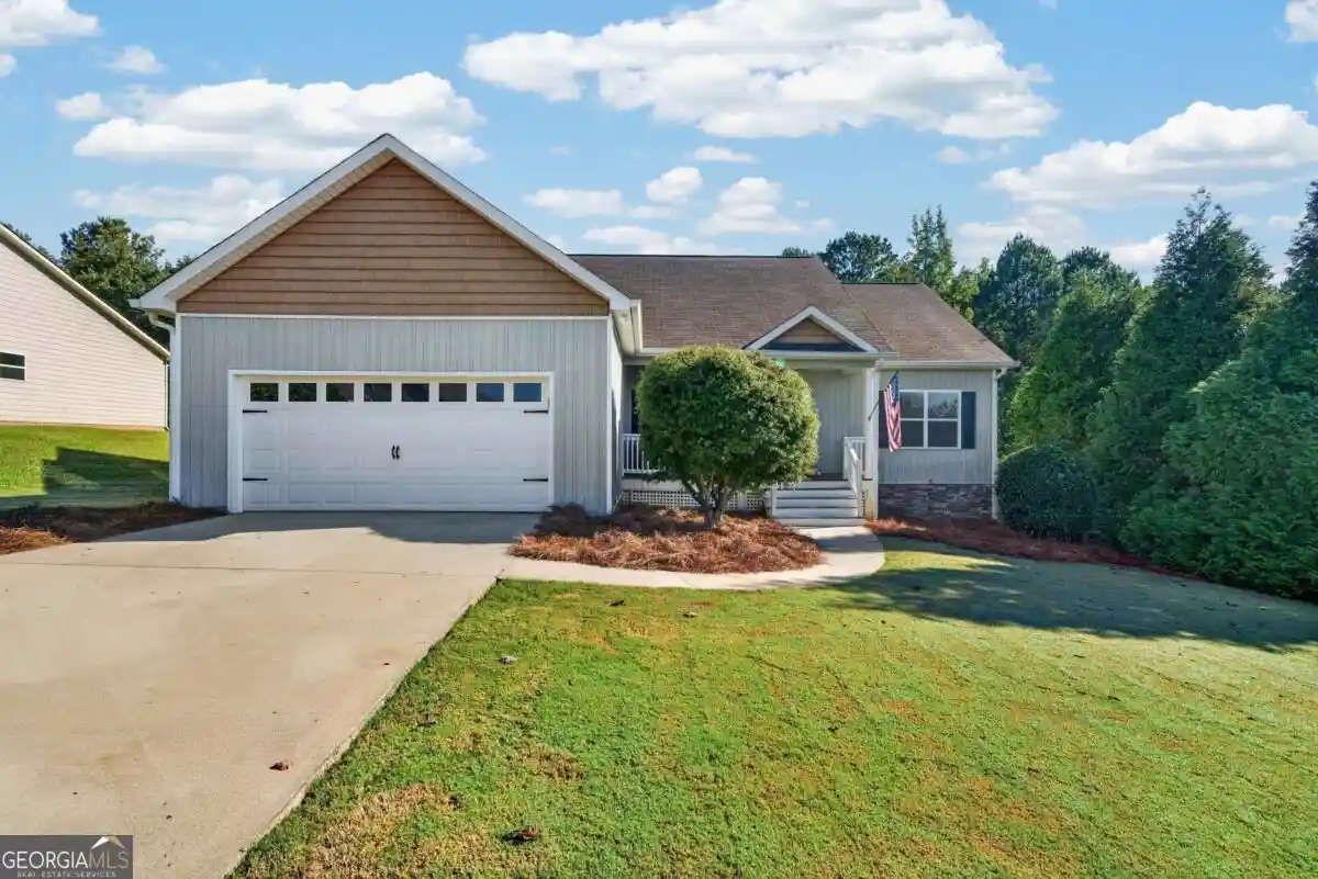 Photo 1 of Single family home for sale at 172 Garrett Dr, Eatonton, GA 31024 | MLS# 10874223 | Listing updated on 2026-10-22