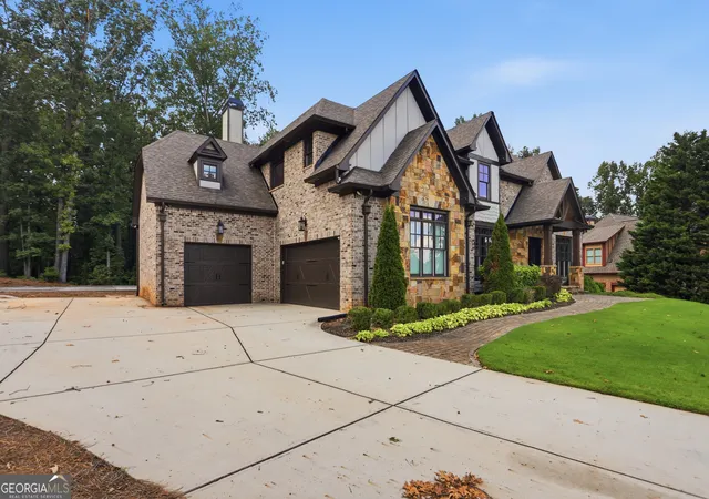 Photo 2 of Mansion for sale at 331 Summer Garden Dr, Marietta, GA 30064 | MLS# 10835368 | Listing updated on 2026-09-26