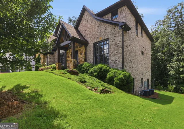 Photo 3 of Mansion for sale at 331 Summer Garden Dr, Marietta, GA 30064 | MLS# 10835368 | Listing updated on 2026-09-26