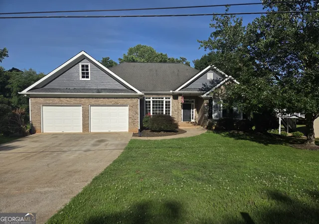 Homes for sale in Dawsonville, GA | 93 Overlook Cir, Dawsonville, GA 30534 | MLS# 10796687