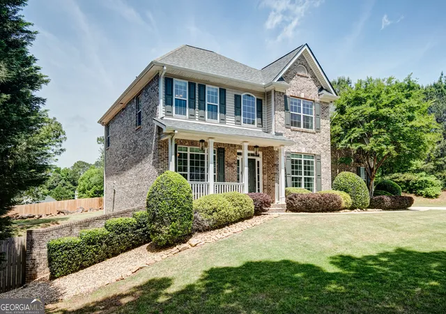 Photo 3 of Single family home for sale at 305 Mary Delores Ct, Senoia, GA 30276 | MLS# 10829590 | Listing updated on 2026-09-03