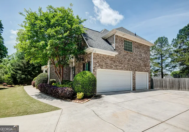 Photo 3 of Single family home for sale at 305 Mary Delores Ct, Senoia, GA 30276 | MLS# 10829590 | Listing updated on 2026-09-03