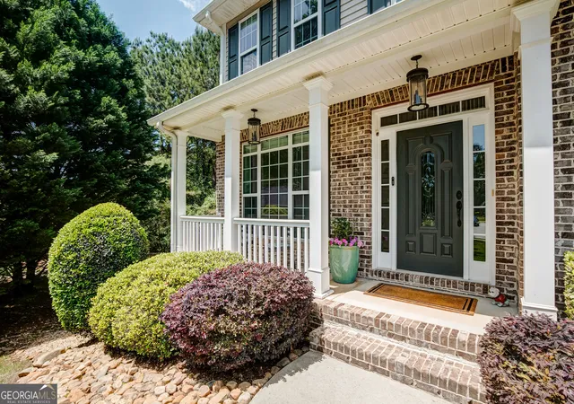 Photo 4 of Single family home for sale at 305 Mary Delores Ct, Senoia, GA 30276 | MLS# 10829590 | Listing updated on 2026-09-03