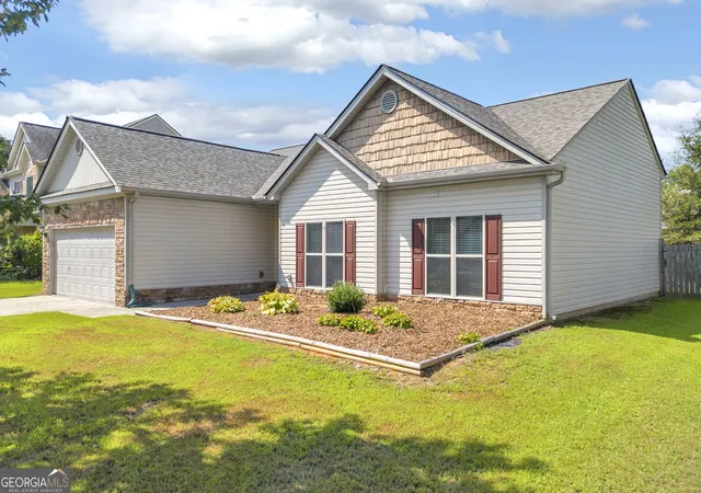Photo 3 of Single family home for sale at 1412 Silvergate Wy, Winder, GA 30680 | MLS# 10830839 | Listing updated on 2026-10-05