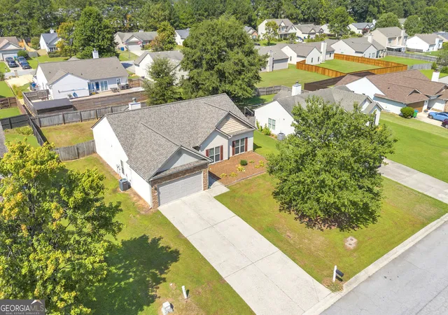 Photo 3 of Single family home for sale at 1412 Silvergate Wy, Winder, GA 30680 | MLS# 10830839 | Listing updated on 2026-10-05