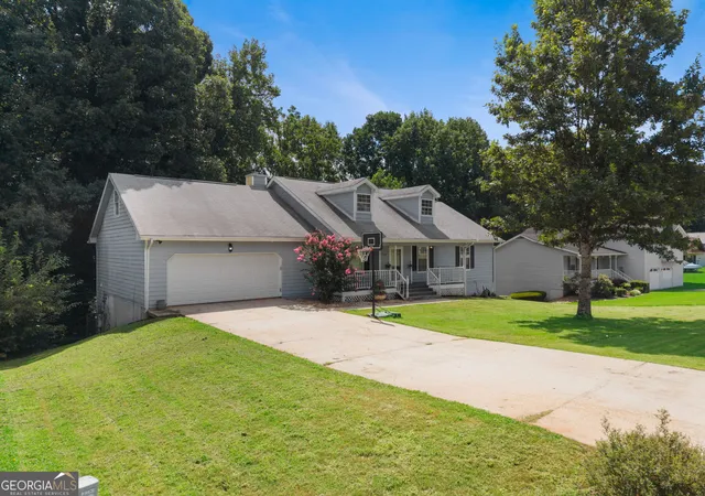 Photo 3 of Single family home for sale at 218 River Trace Ct, Mcdonough, GA 30253 | MLS# 10823869 | Listing updated on 2026-08-30