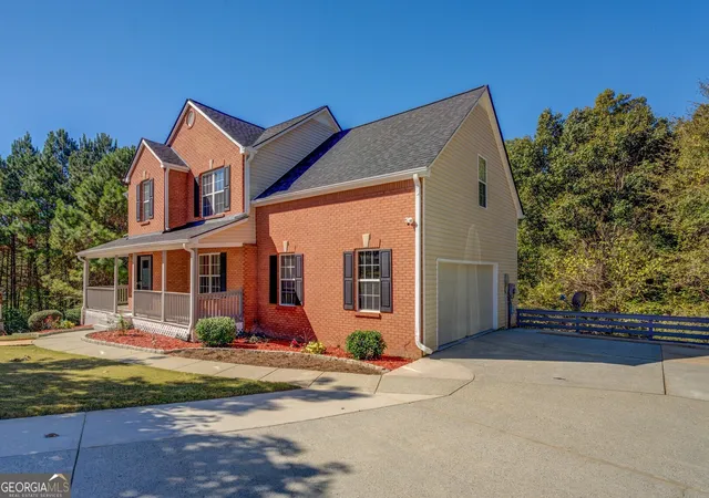 Photo 3 of Single family home for sale at 2436 Green Hollow Ct, Conyers, GA 30012 | MLS# 10692025 | Listing updated on 2026-09-08