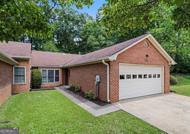 1st image of 7101 Woodridge Ln, Union City, GA 30291 | MLS# 10792612