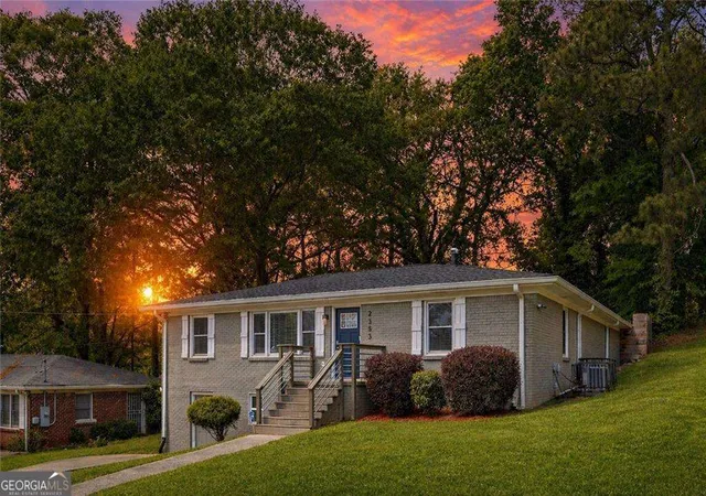 Photo 2 of Single family home for sale at 2353 Larchwood Rd, Atlanta, GA 30310 | MLS# 10822627 | Listing updated on 2026-08-24
