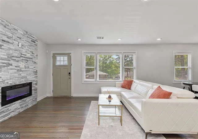 Photo 3 of Single family home for sale at 2353 Larchwood Rd, Atlanta, GA 30310 | MLS# 10822627 | Listing updated on 2026-08-24