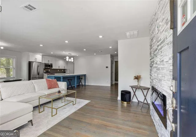 Photo 3 of Single family home for sale at 2353 Larchwood Rd, Atlanta, GA 30310 | MLS# 10822627 | Listing updated on 2026-09-26