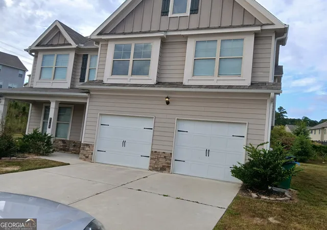 Photo 3 of Single family home for sale at 2565 Bear Mountain St, Lithonia, GA 30058 | MLS# 10613766 | Listing updated on 2026-08-20