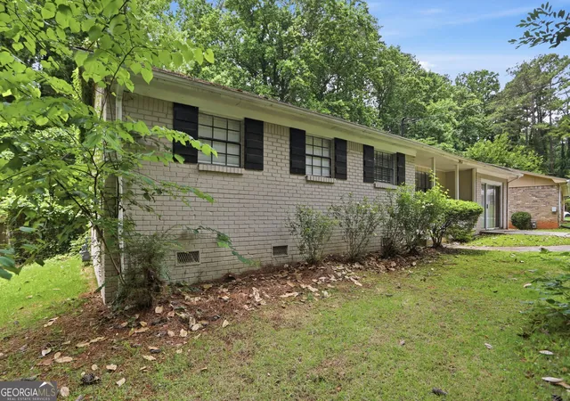 Photo 3 of Single family home for sale at 2749 Williamsburg Dr, Decatur, GA 30034 | MLS# 10781901 | Listing updated on 2026-09-17