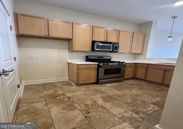 2nd image of 799 Hammond Dr, Sandy Springs, GA 30328