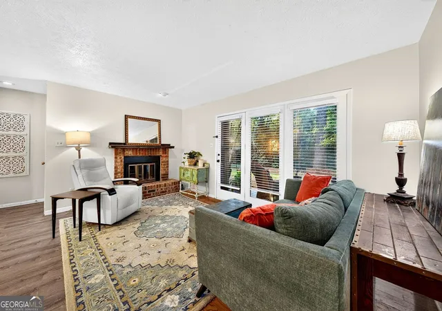 Photo 4 of Condo for sale at 810 Tuxworth Cir, Decatur, GA 30033 | MLS# 10824924 | Listing updated on 2026-10-15