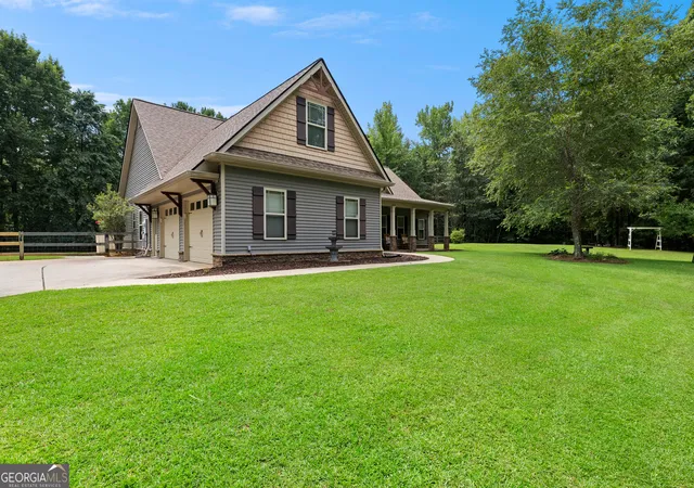 Photo 2 of Single family home for sale at 2694 Welcome Rd, Newnan, GA 30263 | MLS# 10768626 | Listing updated on 2026-09-07