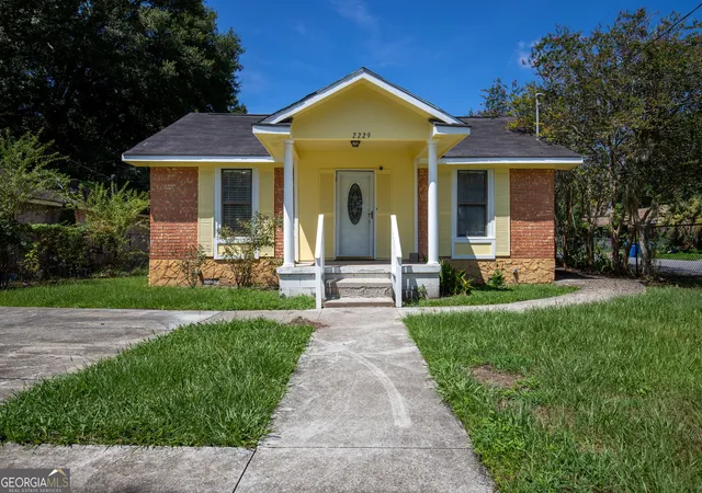 Photo 1 of Single family home for sale at 2229 Lee St, Brunswick, GA 31520 | MLS# 10824172 | Listing updated on 2026-08-26