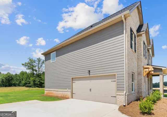 Photo 3 of Single family home for sale at 8236 Riverchase Dr, Palmetto, GA 30268 | MLS# 10819425 | Listing updated on 2026-10-04