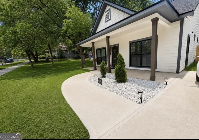 2nd image of 824 W Broad St, Griffin, GA 30223 | MLS# 10780813