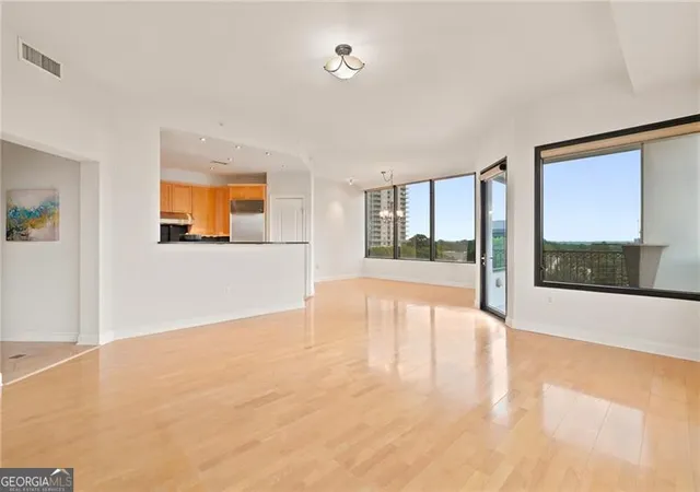 Photo 4 of Condo for sale at 2828 Peachtree Rd Nw #801, Atlanta, GA 30305 | MLS# 10802266 | Listing updated on 2026-08-22