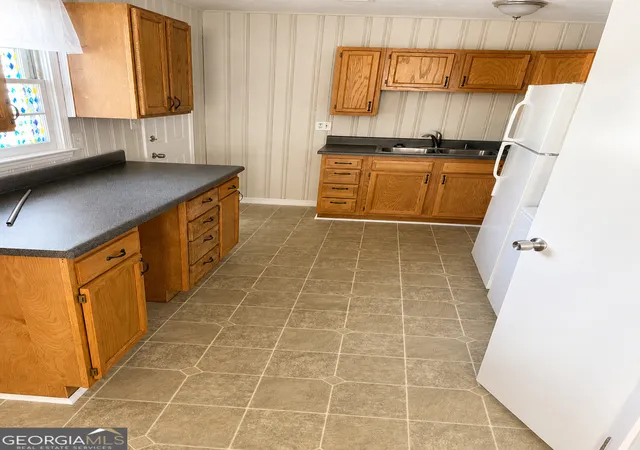 Listing Photo 5 - Condo for sale in building located at 129 Rhudy St, Carrollton, GA 30117