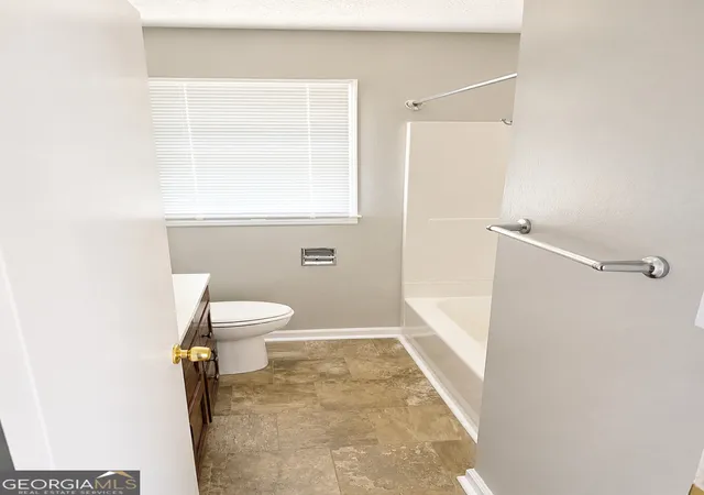 Listing Photo 2 - Condo for sale in building located at 129 Rhudy St, Carrollton, GA 30117 - Unit #