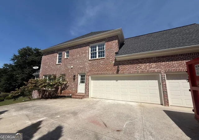 Photo 4 of Single family home for sale at 7945 Saint Marlo Fairway Dr, Duluth, GA 30097 | MLS# 10831049 | Listing updated on 2026-10-29