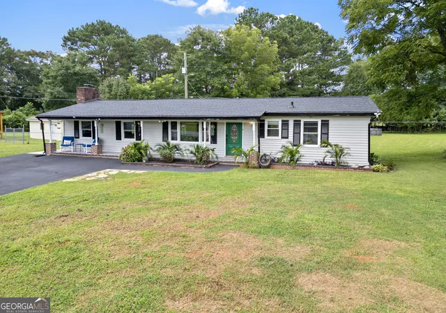 Photo 1 of Single family home for sale at 850 New Hope Rd, Fayetteville, GA 30214 | MLS# 10827668 | Listing updated on 2026-09-13