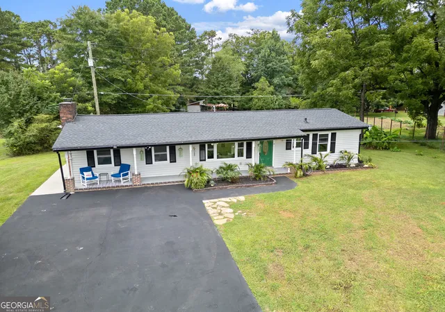 Photo 2 of Single family home for sale at 850 New Hope Rd, Fayetteville, GA 30214 | MLS# 10827668 | Listing updated on 2026-09-13
