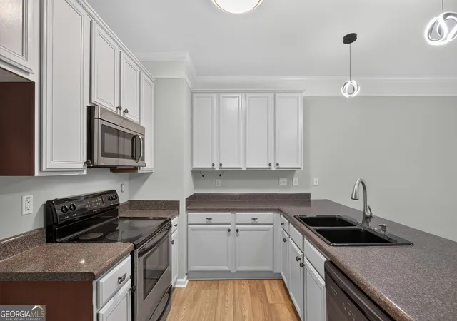 Photo 4 of Sale Pending at 5019 Lower Elm St, South Fulton, GA 30349 | MLS# 10824907 | Listing updated on 2026-10-29