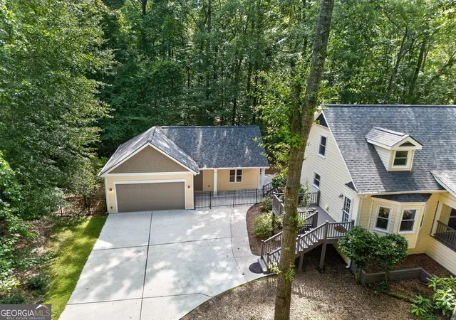 Photo 3 of Single family home for sale at 121 Broom Blvd, Fayetteville, GA 30215 | MLS# 10822105 | Listing updated on 2026-08-31