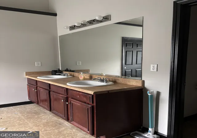 Photo 4 of Single family home for sale at 215 Gunnison Pl Sw, South Fulton, GA 30331 | MLS# 10656236 | Listing updated on 2026-10-23