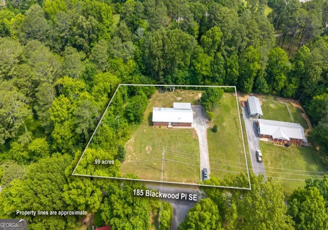 Photo 3 of Single family home for sale at 185 Blackwood Pl SE, Calhoun, GA 30701 | MLS# 10776586 | Listing updated on 2026-09-27