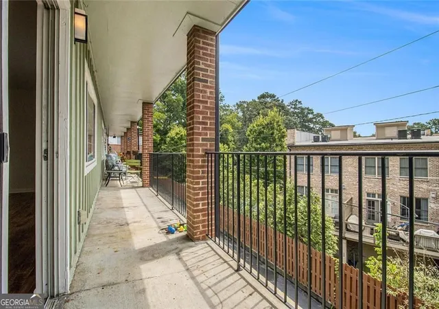 Listing Photo 2 - Condo for sale in building located at 1705 Monroe Dr, Atlanta, GA 30324 - Unit #B4