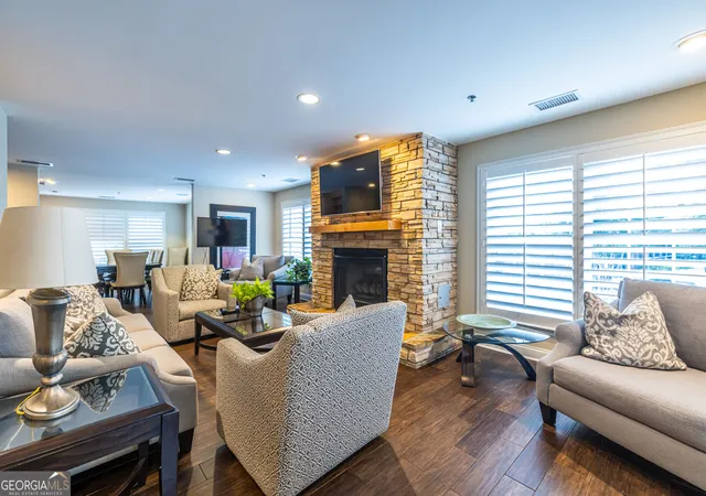 Listing Photo 2 - Condo for sale in building located at 50 Biscayne Dr, Atlanta, GA 30309 - Unit #3111