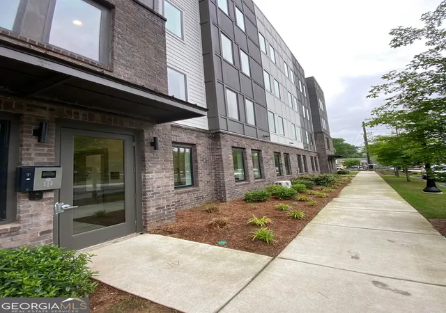 2nd image of 371 Grant Cir SE, Atlanta, GA 30315