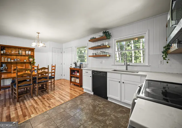 Photo 2 of Sale Pending at 452 Kenridge Cir, Stone Mountain, GA 30083 | MLS# 10811896 | Listing updated on 2026-09-10