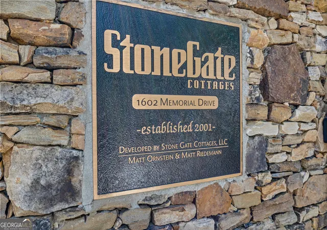 Listing Photo 2 - Condo for sale in building located at 1509 Stone Gate Ln SE, Atlanta, GA 30317 - Unit #