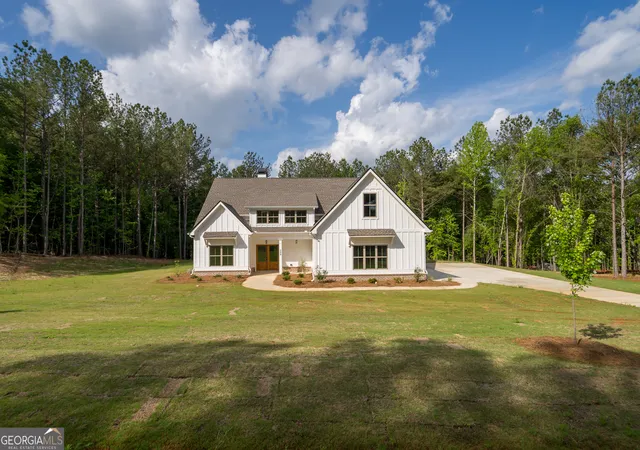 Homes for sale in Social Circle, GA | 304 Woodfin Wy, Social Circle, GA 30025 | MLS# 10685774