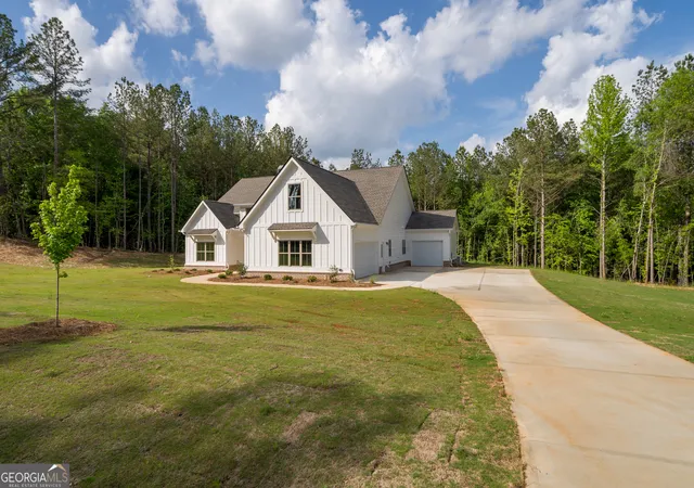 Homes for sale in Social Circle, GA | 304 Woodfin Wy, Social Circle, GA 30025 | MLS# 10685774