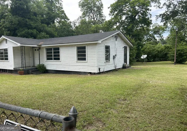 3rd image of 710 W 17Th Ave, Cordele, GA 31015 | MLS# 10681371