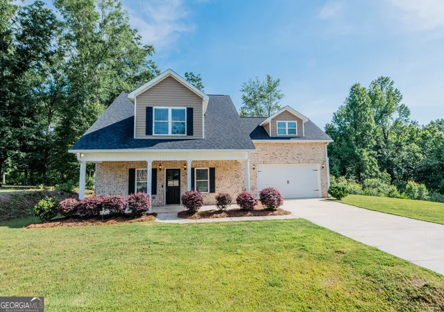 Photo 3 of Sale Pending at 317 Willow Cove Ct, Lizella, GA 31052 | MLS# 10824412 | Listing updated on 2026-09-16