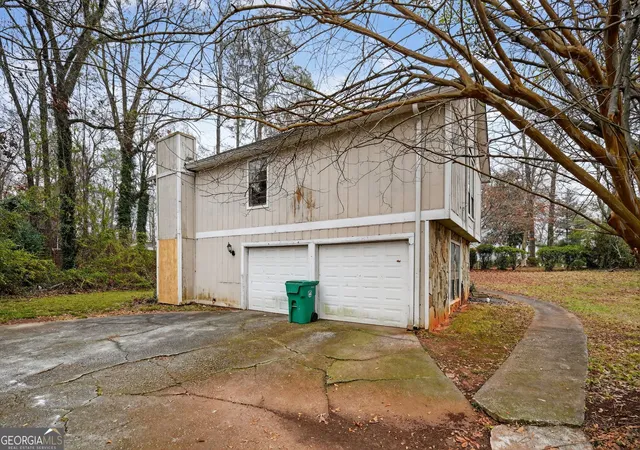 Photo 3 of Sale Pending at 1039 Nimblewood Wy, Stone Mountain, GA 30088 | MLS# 10657420 | Listing updated on 2026-08-25
