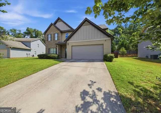 Photo 3 of Single family home for sale at 1126 Paramount Dr, Mcdonough, GA 30253 | MLS# 10833254 | Listing updated on 2026-09-17
