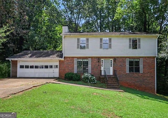 Photo 1 of Single family home for sale at 6720 Fairway Ridge Dr, Douglasville, GA 30134 | MLS# 10813693 | Listing updated on 2026-08-29