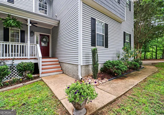Photo 3 of Single family home for sale at 220 Brittain Wy, Newnan, GA 30263 | MLS# 10771105 | Listing updated on 2026-08-22