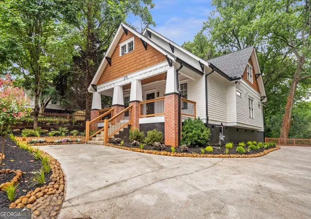 2nd image of 2170 Memorial Dr Se, Atlanta, GA 30317 | MLS# 10816084