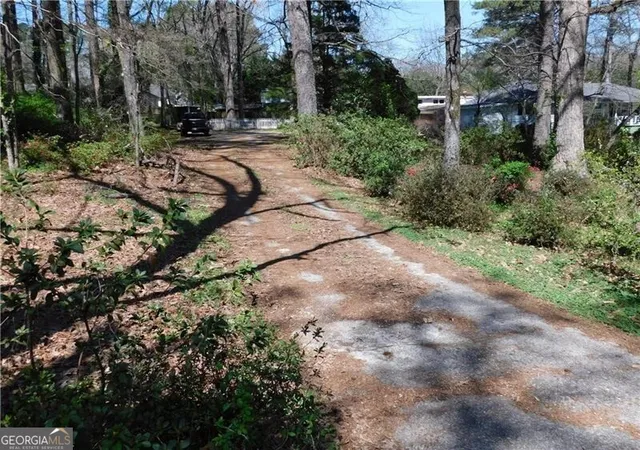 4th image of 5265 Five Forks Trickum Rd Sw, Lilburn, GA 30047 | MLS# 10712551